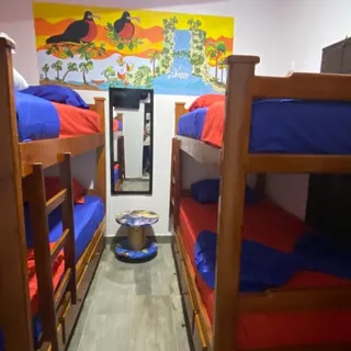 Currulao Quadruple Room - Acuarios Hostal